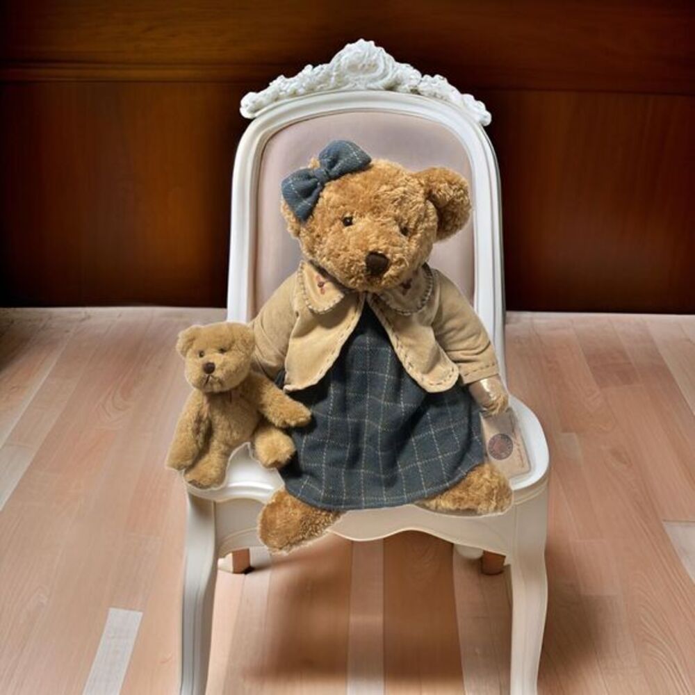 Russ Berrie  Vintage Collection Lady Quinn 14" Teddy Bear w/Teddy COA With Tag.